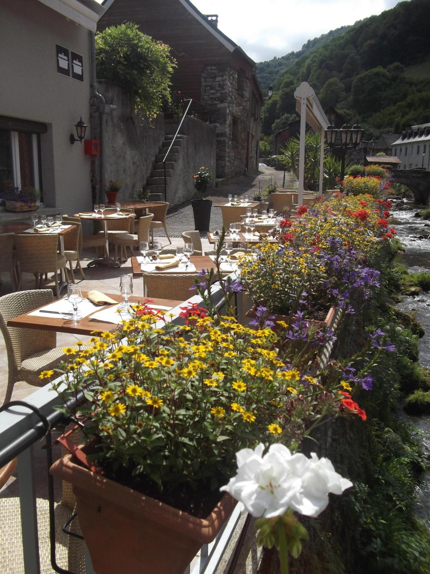 Hotel Logis Auberge De L'Isard Saint-Lary  Exterior photo